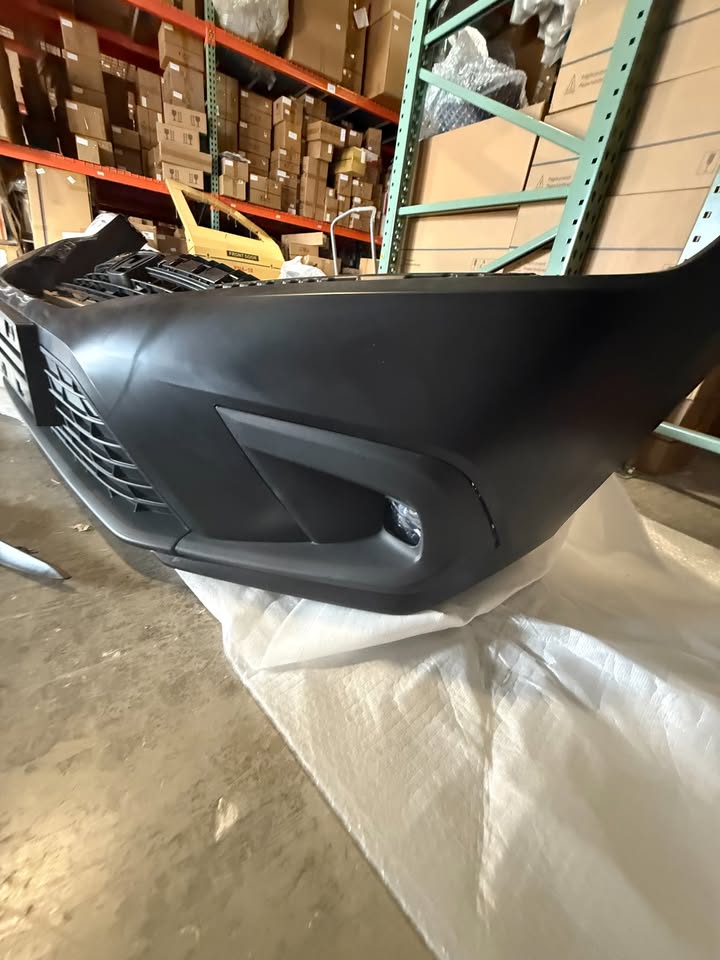 Honda Civic Complete Front Bumper Assembly - Image 4