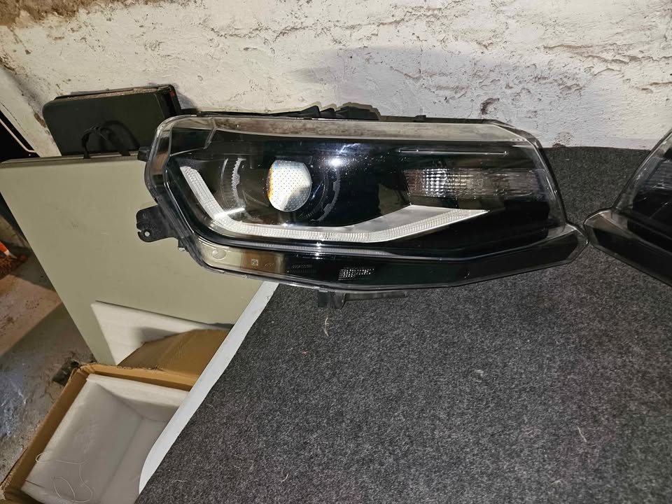 16-22 camaro zl1 oem headlights for sale - Image 2